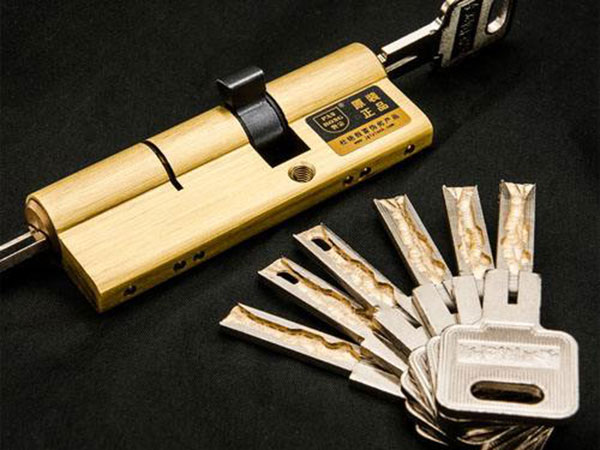 岭东24小时上门开锁公司