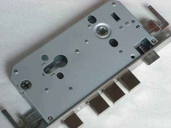 岭东24小时上门开锁公司