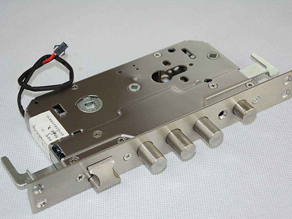 岭东24小时上门开锁公司