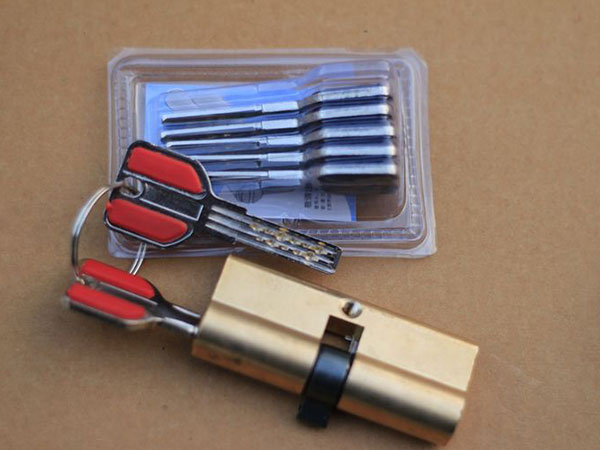 岭东24小时上门开锁公司