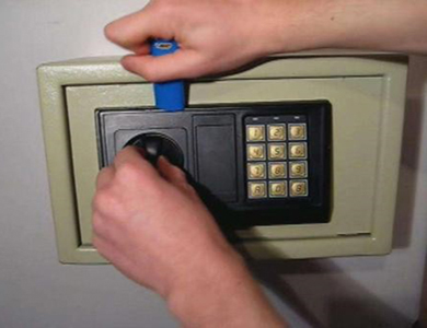 岭东24小时上门开锁公司