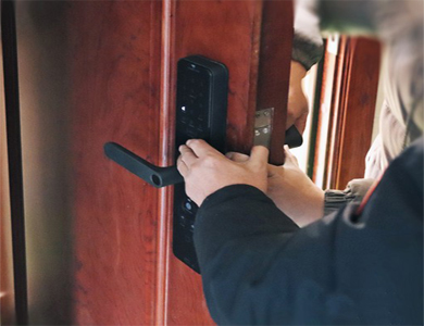 岭东24小时上门开锁公司